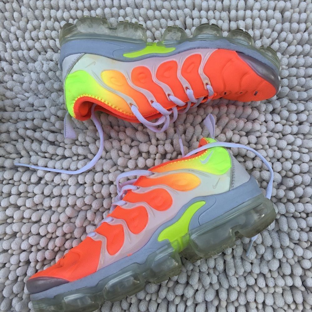 NIKE AIR VAPORMAX RUNNING SHOES 2017 - Picture 2 of 10
